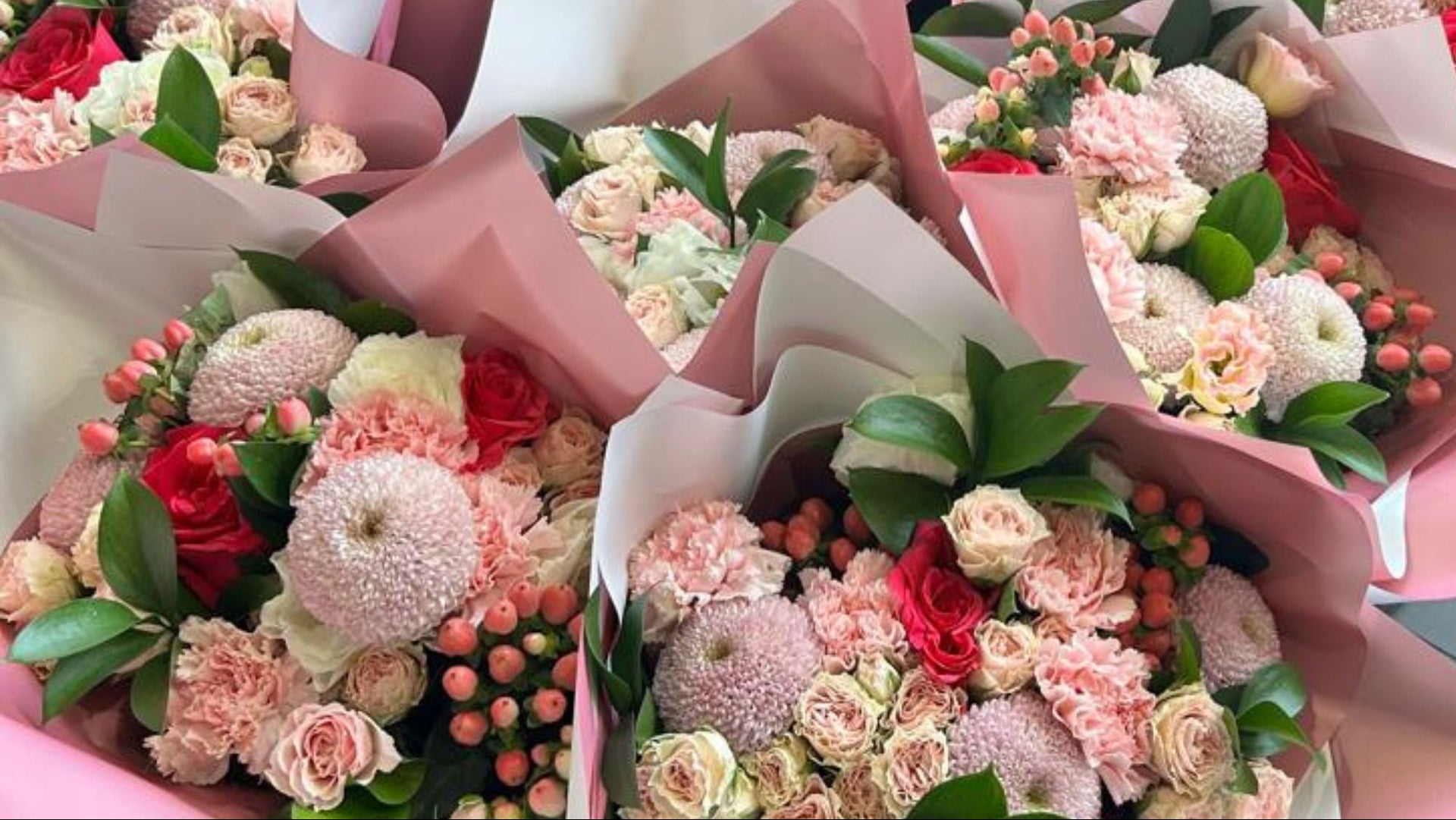 Experiencias florales confiables, rápidas y diseñadas para emocionar,  entregadas exactamente como esperas o mejor